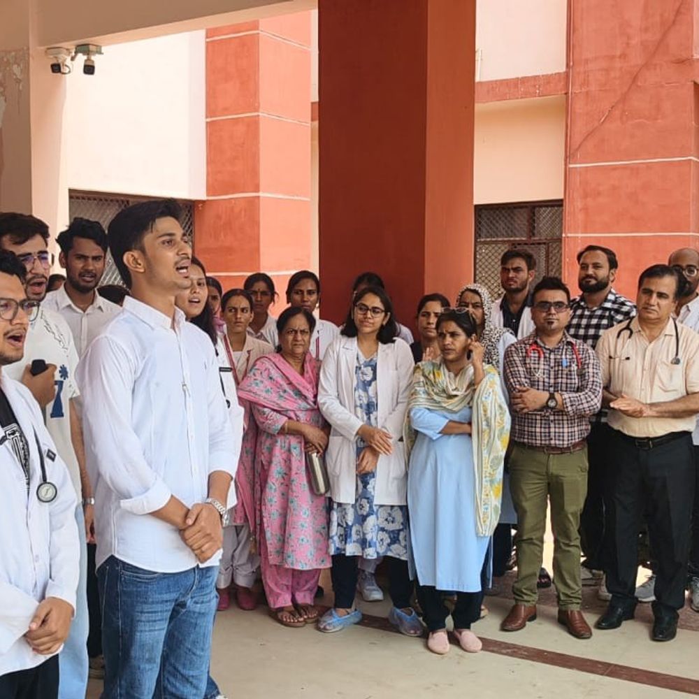 डीबी अस्पताल में मेडिकल छात्रों ने किया नुक्कड़ नाटक:आमजन को अंगदान के महत्व और आवश्यकता के प्रति किया जागरूक