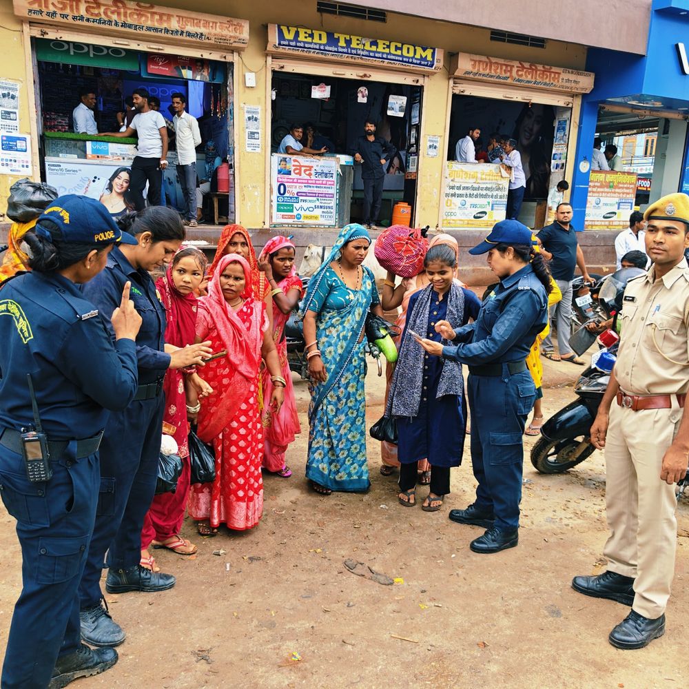 करौली में महिला सुरक्षा पर बड़ा एक्शन:240 महिलाओं को साइबर सुरक्षा और हेल्पलाइन की दी जानकारी