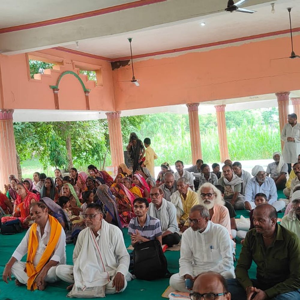 जालौन के उरई आश्रम में गुरु पूर्णिमा महोत्सव मनाया गया:हवन-पूजन, संकीर्तन यात्रा और भंडारे में उमड़े श्रद्धालु