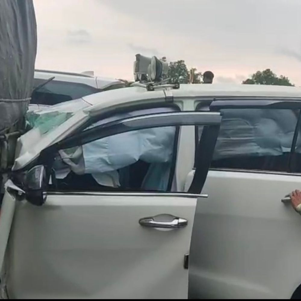 छत्तीसगढ़ BJP प्रदेश अध्यक्ष किरण की कार ट्रक से टकराई:ललितपुर में किरण सिंह देव समेत 2 घायल, झांसी मेडिकल कॉलेज रेफर