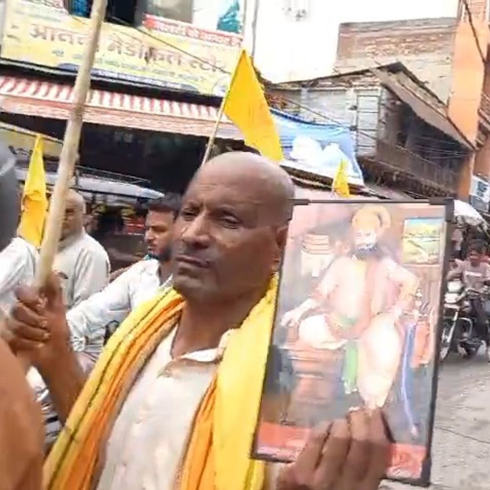 धूमधाम से निकाली गई महाराजा दक्ष प्रजापति जयंती शोभायात्रा:भोगांव विधायक ने प्रतिमा पर किया माल्यार्पण, समाज को दिया एकता का संदेश