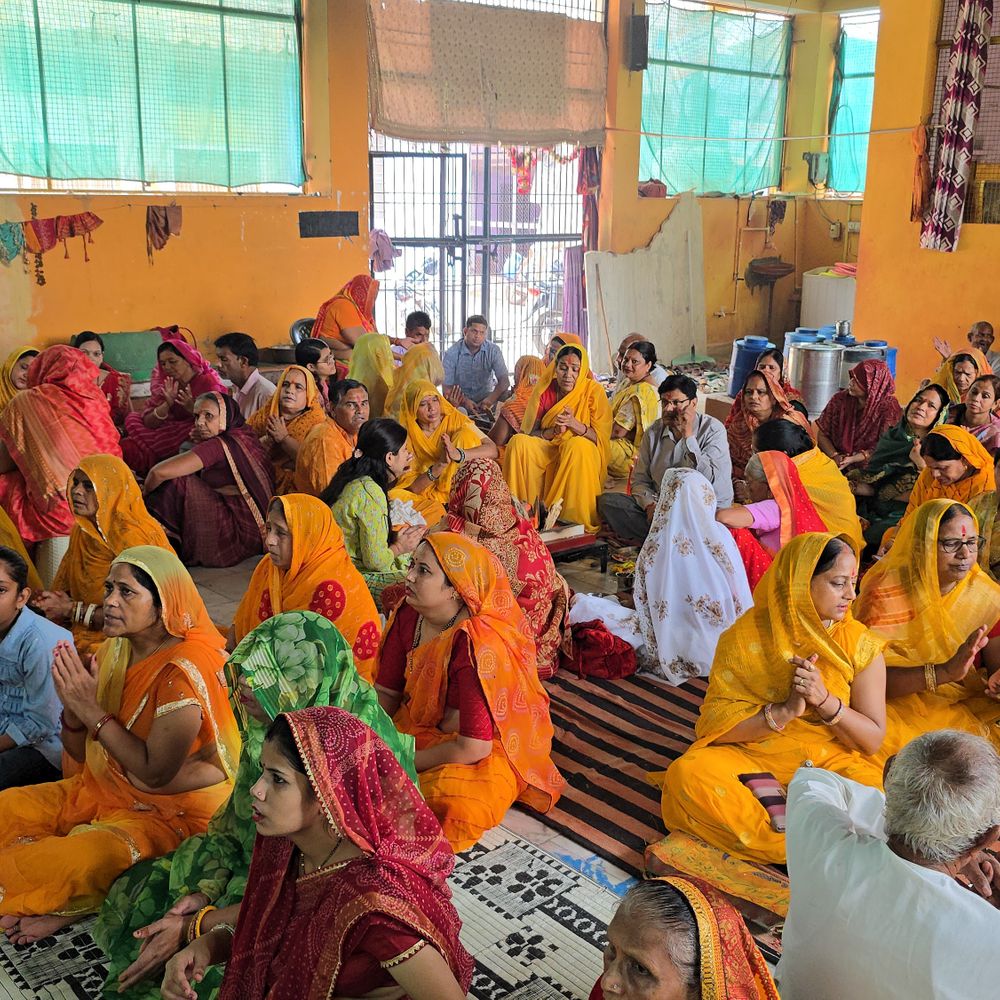 गुरु पूर्णिमा पर करौली में उमड़ा श्रद्धा का सैलाब:आश्रमों-मंदिरों में गुरु पूजन, दीक्षा और सत्संग का आयोजन