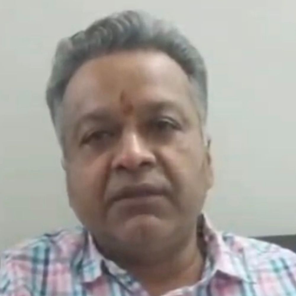 डॉक्टर पीयूष त्रिपाठी झींझक सीएचसी से हटाए गए:मंगलवार को पत्नी ने CMO पर आरोप लगाए थे, धरने पर बैठी थीं