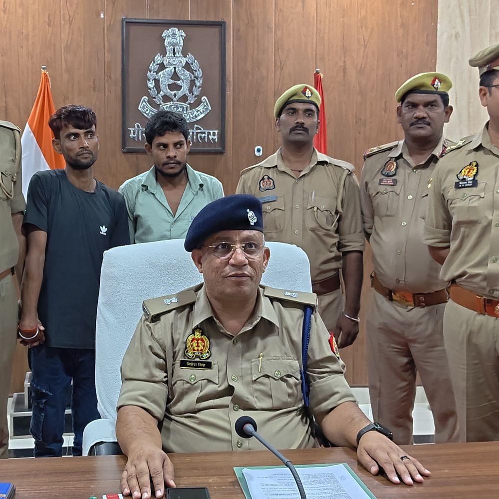 मिर्जापुर में 15 लाख की शराब जब्त, दो तस्कर गिरफ्तार:दहेज के सामान की आड़ में हो रही थी तस्करी, बिहार ले जाई जा रही थी खेप
