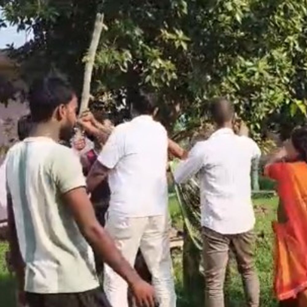 मऊ में रास्ते के विवाद में मारपीट, VIDEO:पीड़ित परिवार ने पुलिस से लगाई सुरक्षा की गुहार, 4 आरोपियों पर केस दर्ज