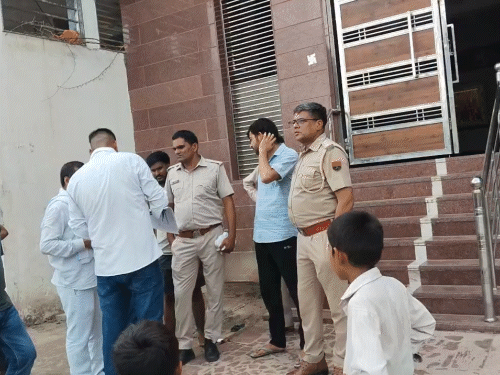 नीमकाथाना में पूर्व सरपंच से मांगी 15 लाख की रंगदारी:दुकान के सामने मंदिर में रखा लेटर, पुजारी को मिला; गोली मारने की धमकी दी
