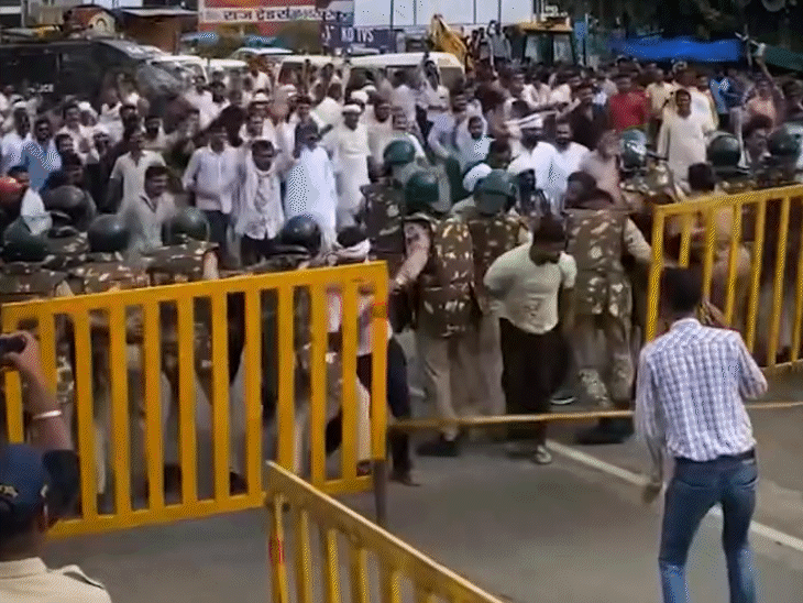 
                 पुलिस की बैरिकेड्स तोड़कर आगे बढ़े:किसान आंदोलन जनसमर्थन का रूप लेता दिखा 
            