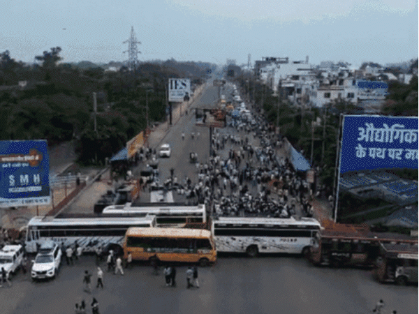 
                 26 घंटे से भोपाल जाम, लाखों लोग होते रहे परेशान:होशंगाबाद रोड की 200 कॉलोनियों पर असर; 4 हजार किसान सड़कों पर 
            