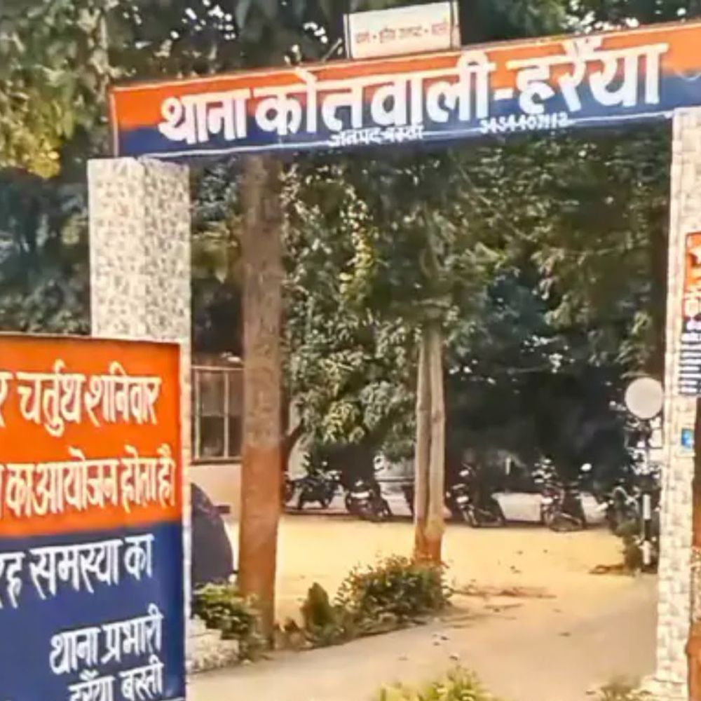 दो बाइकों की आमने-सामने भिड़ंत में युवक की मौत:हरैया थाना के बभनान मोड़ सर्विस लेन पर हुआ हादसा, दूसरा गंभीर घायल