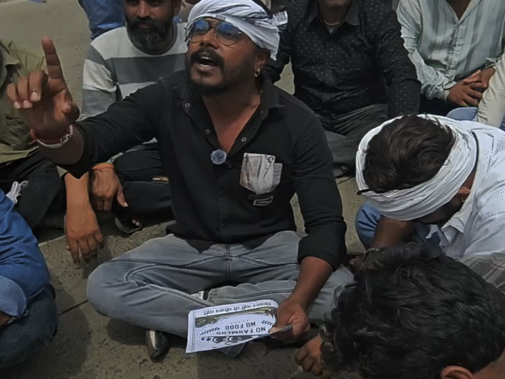 
                 हम सड़क खोदकर पानी निकाल दें...:किसान बोला- सरकार नहीं चल रही तो इस्तीफा दे दो 
            
