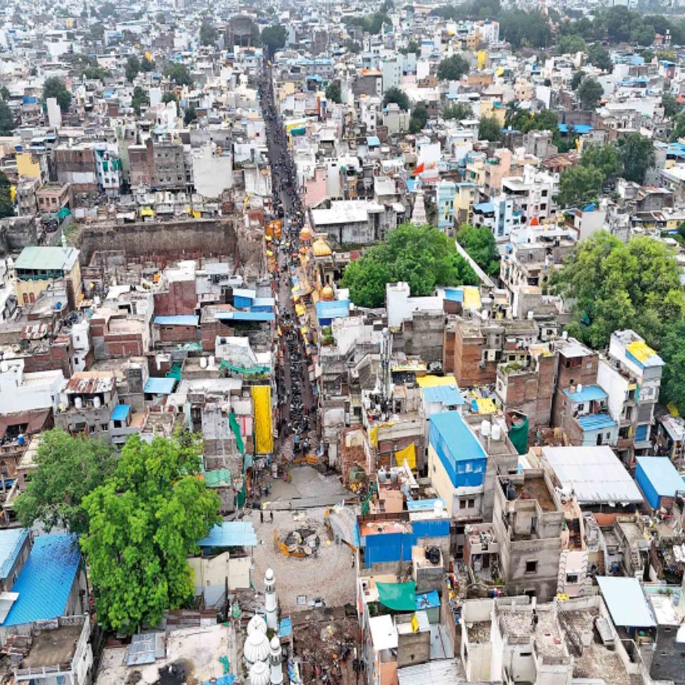 
                 भीड़ प्रबंधन की प्लानिंग टेंडर में अटकी:महाकाल चौराहा से ढाबारोड तक मार्ग चौड़ा करने में कंपनियों की रुचि नहीं 
            