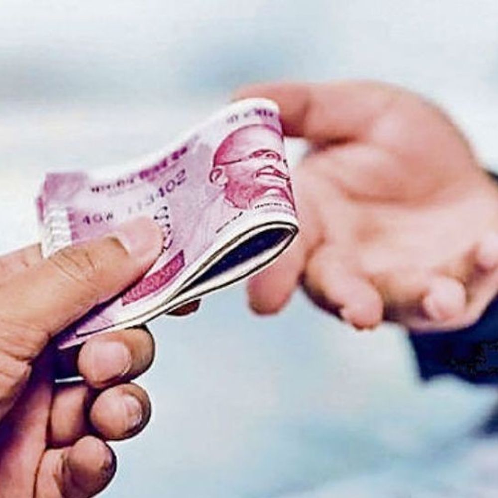 एक लाख रुपए की रिश्वत लेते ADM-ईस्ट का पीए:बिल पास कराने के एवज में मांगी थी घूस, ACB ने रंगे हाथों पकड़ा