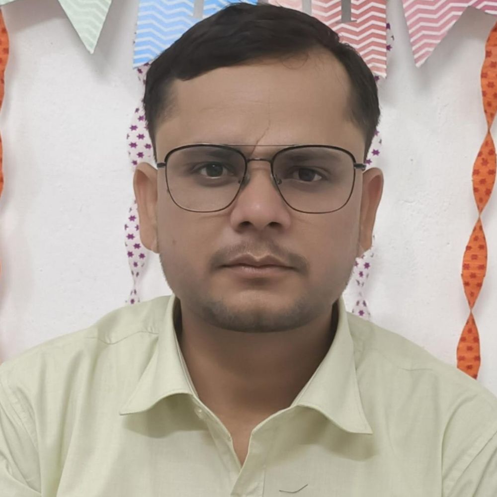 इटावा की 100 साल पुरानी ITI बदहाली का शिकार:जर्जर भवन, स्टाफ की कमी और अवैध कब्जों से अस्तित्व पर संकट