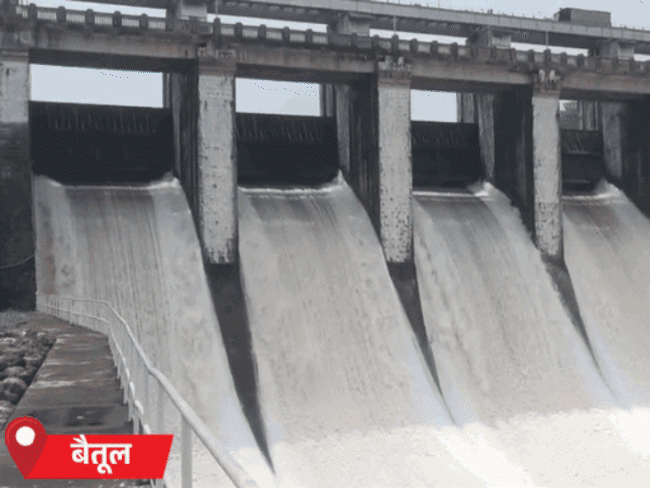 
                 इंदौर-उज्जैन संभाग में अगले 48 घंटे हैवी रेन:MP में 3 स्ट्रॉन्ग सिस्टम का असर, आज 12 जिलों में तेज बारिश 
            