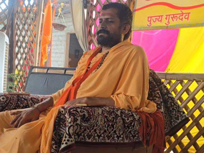 
                 'प्रेग्नेंट हूं, आपने जो किया उसका पाप पाल रही हूं':उज्जैन के ज्ञानदास और महिला का कथित चैट वायरल, बाबा ने लिखा- 'यह तो खुशखबर है' 
            