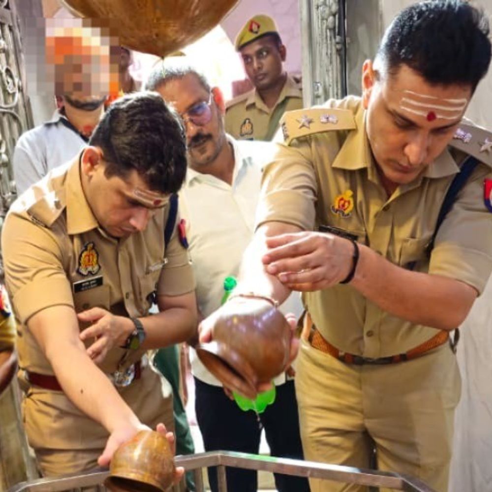 बाबा बेलखरनाथ धाम पहुंचे एसपी:कांवड़ यात्रा की तैयारियों का लिया जायजा, जलाभिषेक कर की सुख-समृद्धि की कामना