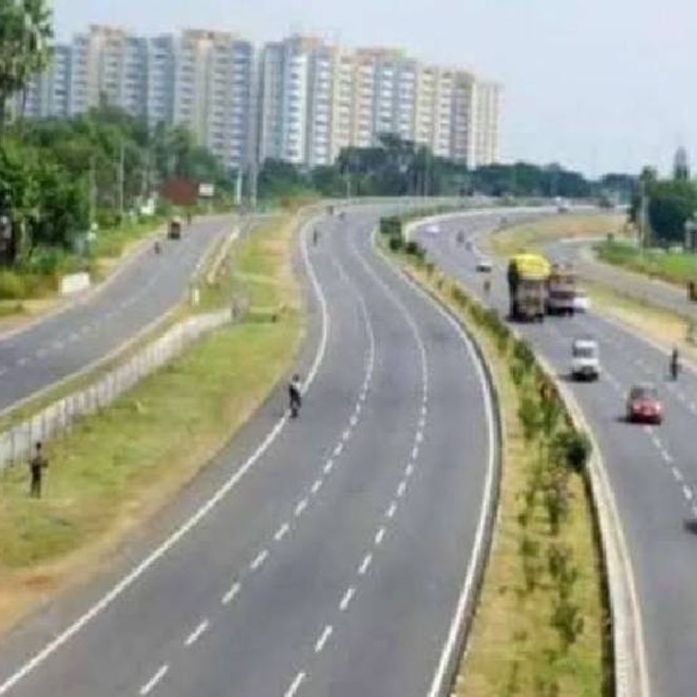 
                 कावड़ यात्रा के लिए इंदौर में ट्रैफिक डायवर्शन:28 अगस्त तक खंडवा रोड पर दिन में नहीं चलेंगे भारी वाहन;सुबह 6 बजे से रात 12 बजे तक प्रतिबंध 
            