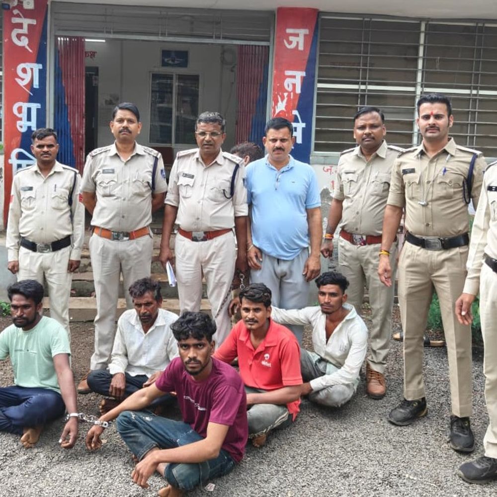 
                 युवक की हत्या के 5 आरोपी गिरफ्तार, 2 फरार:वन विभाग की जमीन पर कब्जे को लेकर हुआ विवाद; पहाड़ी पर चाकू से गला रेता था 
            