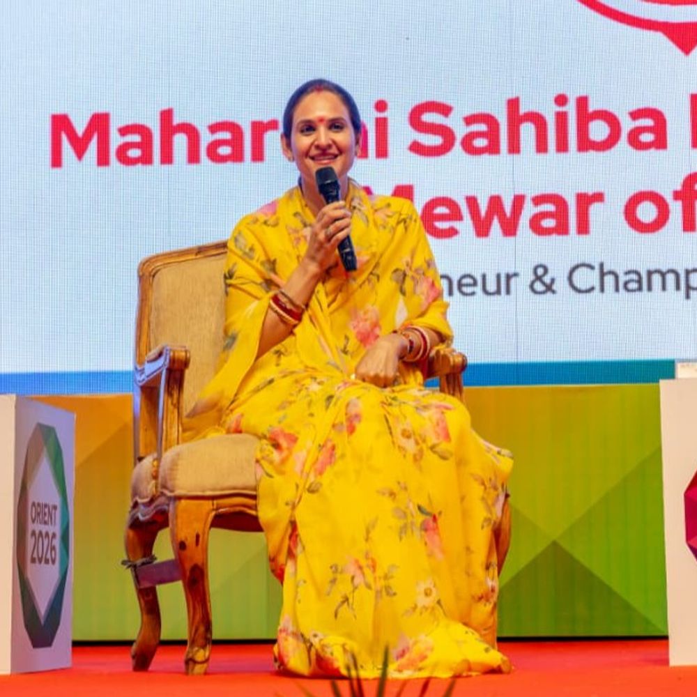निवृत्तिकुमारी मेवाड़ बोलीं-विदेशी भाषा सीखो, लेकिन मायड़ भाषा मत छोड़ो:स्टूडेंट्स को कहा- सच्चा नेतृत्व पद या शक्ति से नहीं, सेल्फलेस सर्विस और सैक्रिफाइस से बनता है
