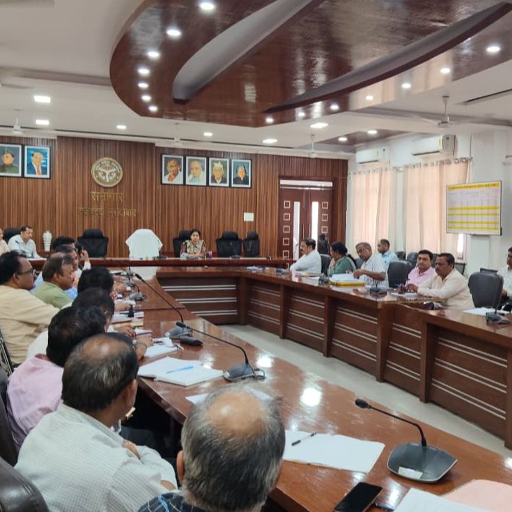 फैमिली आईडी को लेकर सीडीओ ने की समीक्षा:CDO मृणाली अविनाश जोशी ने धीमी प्रगति वाले विभागों को दी चेतावनी