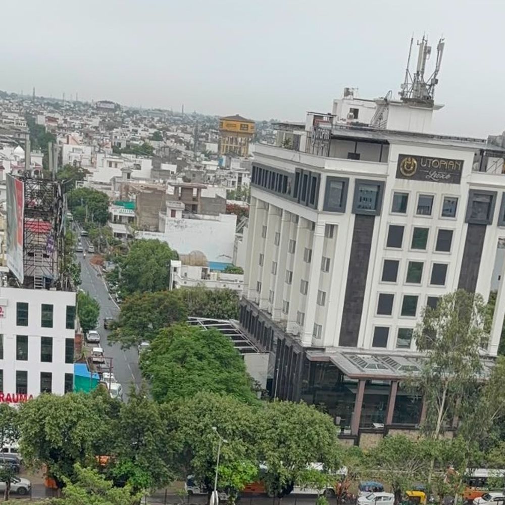 लखनऊ में बारिश की संभावना नहीं, गर्मी भी नहीं पड़ेगी:सुबह से चल रही तेज सतही हवा, अगस्त के पहले सप्ताह में तेजी पकड़ेगा मानसून