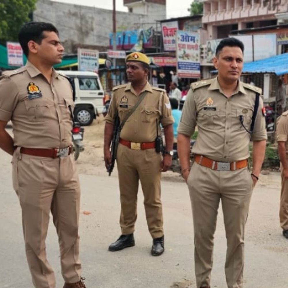 प्रतापगढ़ में पुलिस पर हमला दो आरोपी अब भी फरार:पुलिस ने दोनों पर 25-25 हजार का इनाम घोषित किया, हिस्ट्रीशीटर के सत्यापन के दौरान हुई थी वारदात