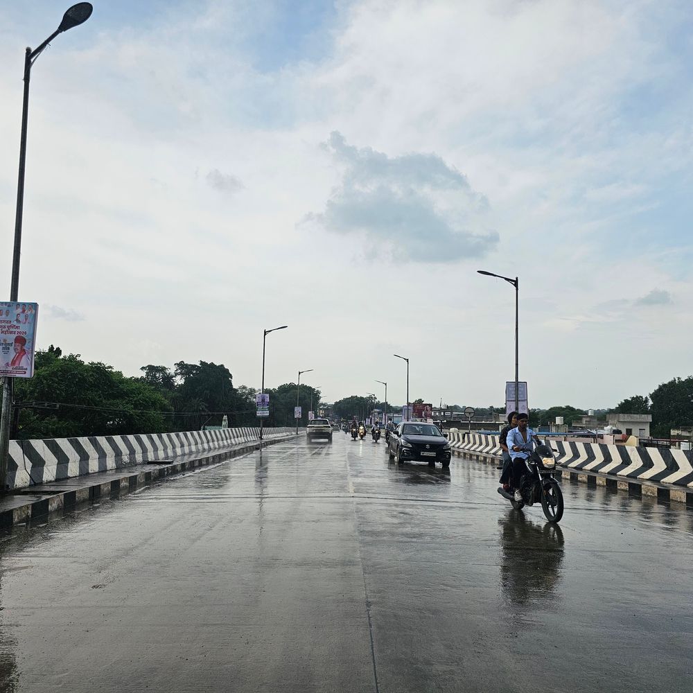 
                 मंदसौर में बारिश, अब तक 13.88 इंच पानी गिरा:तापमान में गिरावट से मौसम सुहाना, अगले 4 दिन रुक-रुक कर बारिश के आसार 
            