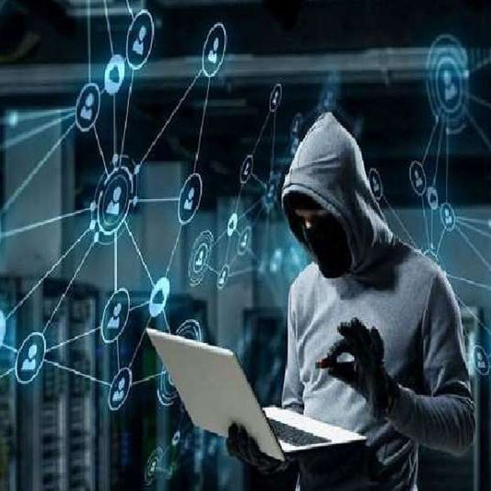 
                 साइबर फ्रॉड:एम्स्टर्डम की महिला बनकर दोस्ती की, पार्सल में डॉलर और फिर ड्रग्स मिलने का डर दिखाकर ऐंठे 8 लाख रुपए 
            
