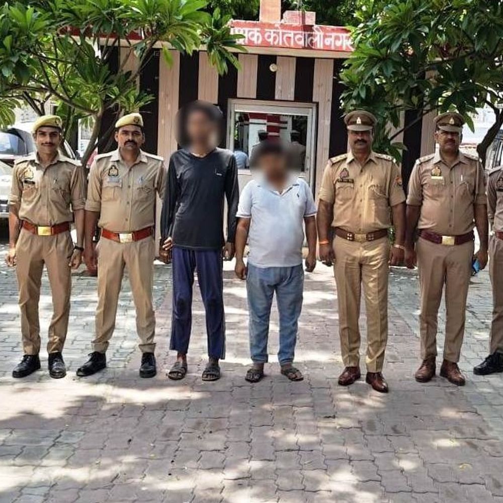 गैंगस्टर एक्ट के दो वांछित गिरफ्तार:रायबरेली पुलिस की कार्रवाई, डबल फाटक रेलवे लाइन के पास से दबोचे