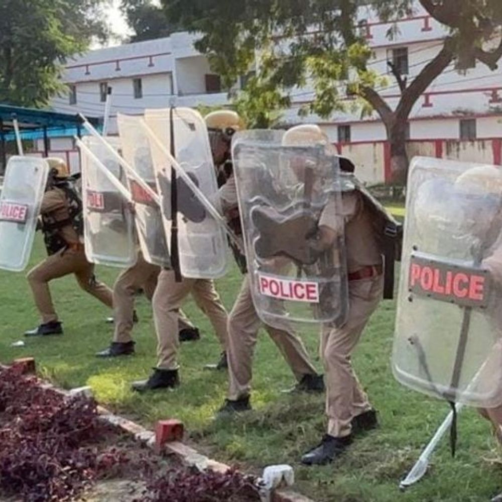 वाराणसी की सड़कों पर आज पुलिस करेगी मॉक ड्रिल:पुलिस लाइन से काशी विश्वनाथ धाम के बीच परखी जाएगी आपात स्थिति में तैयारियां