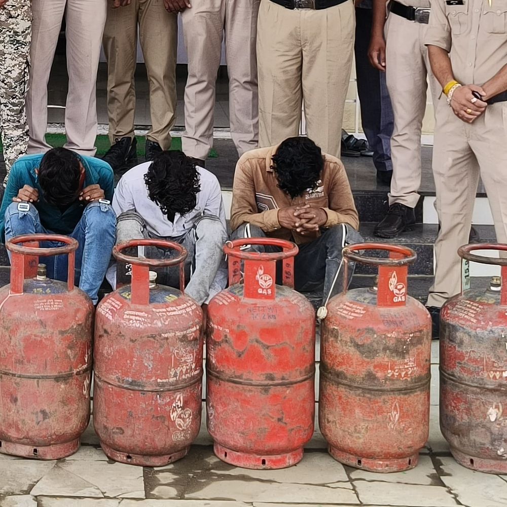 शाजापुर में गैस गोदाम में हुई चोरी का खुलासा:तीन गिरफ्तार, एक लाख का सामान बरामद