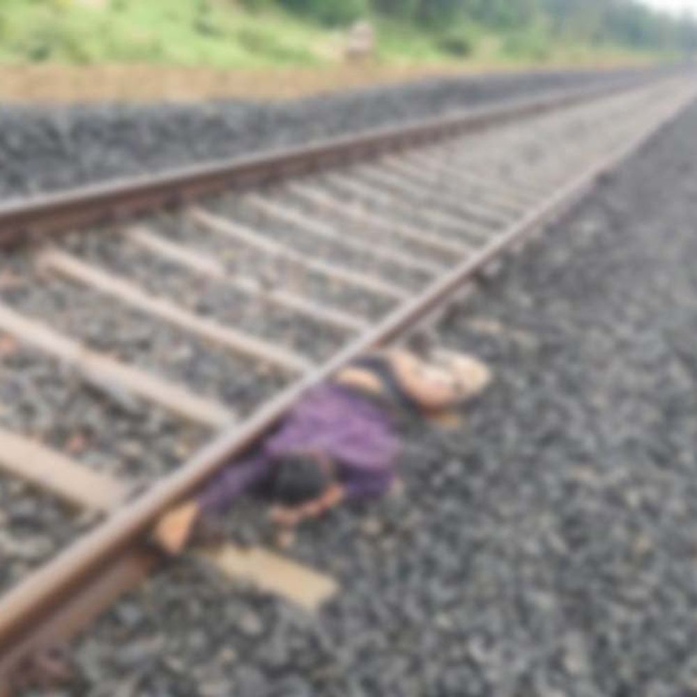 लखनवाड़ा रेलवे ट्रैक पर मिला बुजुर्ग का शव:बेटी के साथ बालाघाट आए थे; ट्रेन की चपेट में आने की आशंका
