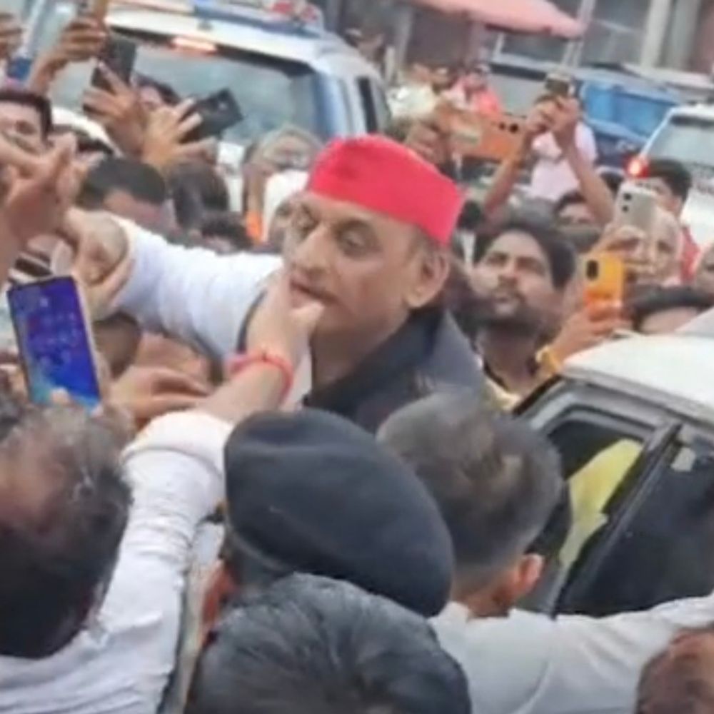 अखिलेश यादव के स्वागत में युवक से ₹50 हजार चोरी:संभल में भीड़ के बीच जेब से उड़ा ले गया रुपए, 3 घंटे बाद चला पता