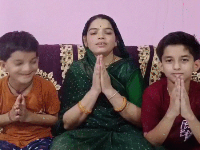 
                 बिना सरकारी मदद शिक्षक संगठन ने बांटे 4.33 करोड़:दिवंगत कर्मचारी के परिजनों की मदद के लिए हर मेंबर ने दिए 170 रुपए 
            