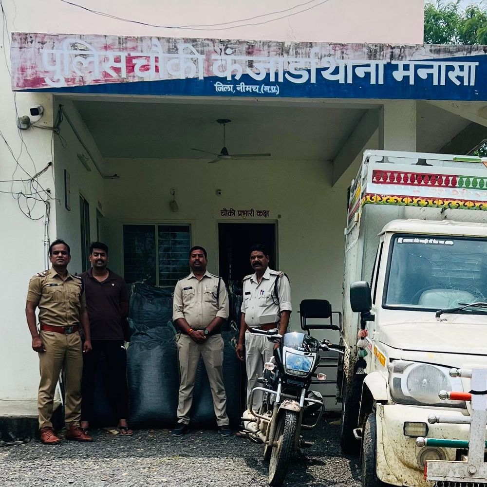 
                 नीमच में 705 किलो डोडाचूरा जब्त, पिस्टल भी मिली:कंजार्डा पुलिस ने पायलट बाइक-पिकअप समेत 22 लाख की संपत्ति जब्त की 
            
