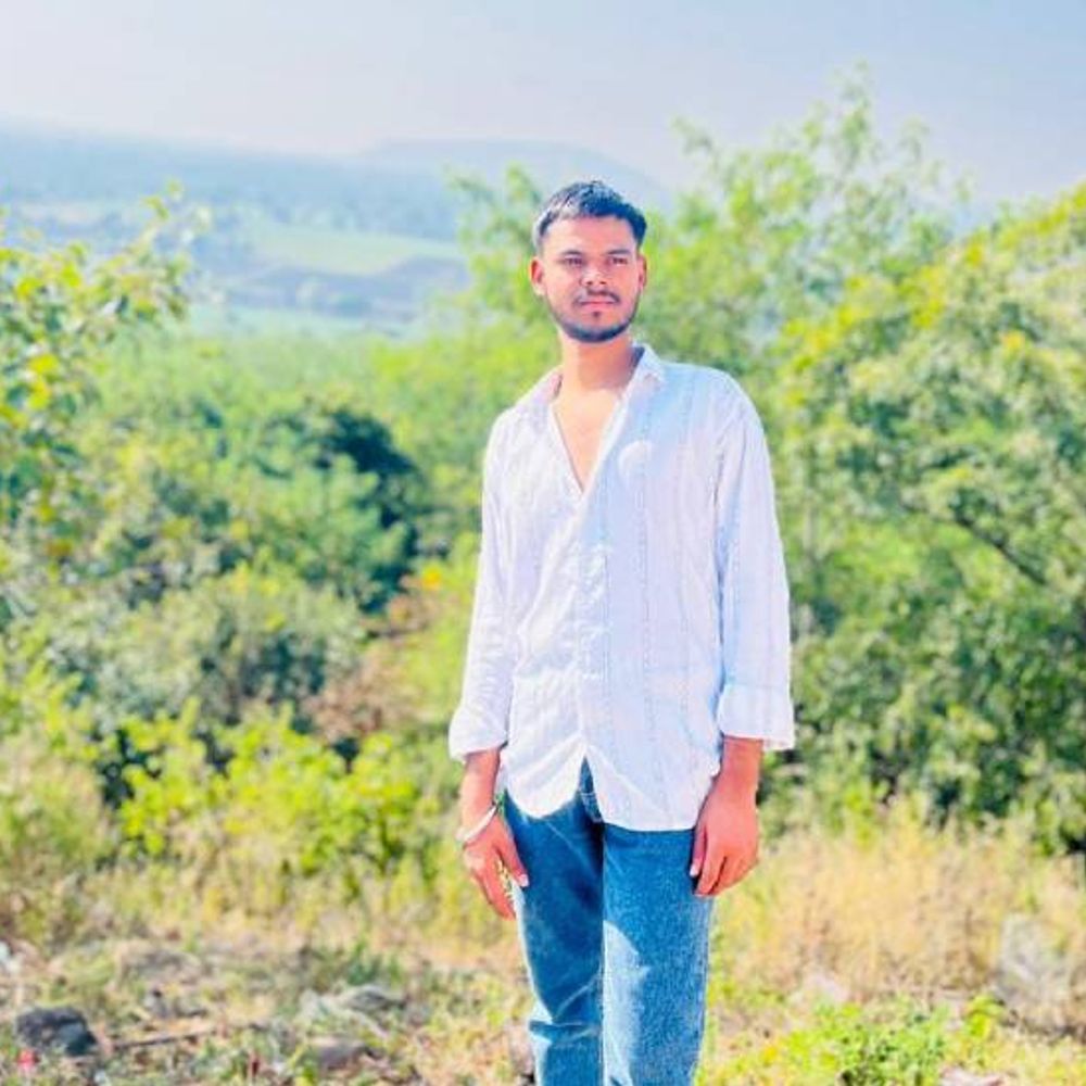 
                 इंदौर में कार की टक्कर से छात्र की मौत:भाई को कोचिंग छोड़कर लौटते समय हुआ हादसा; दूसरी घटना में चलती कार में लगी आग 
            