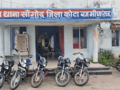 चेचिस और इंजन नंबर को घिसकर मिटा देते थे:चोरी की 5 बाइक बरामद, आरोपी को पकड़ा; सुनसान जगहों पर करते थे वारदात