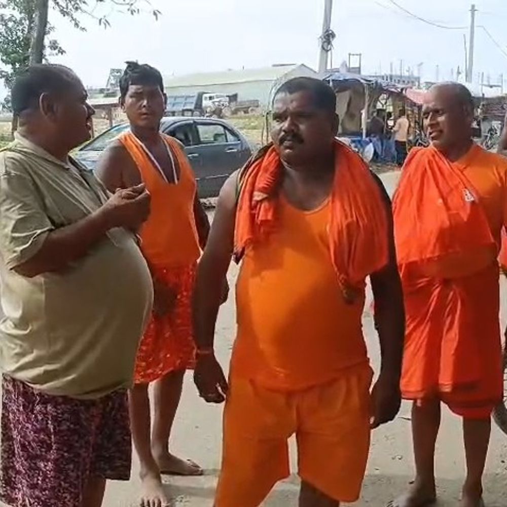 श्रद्धालु बोले-जनकपुर धाम जाना था,अब कैसे होंगे दर्शन:सांप्रदायिक दंगे का असर सीतामढ़ी बॉर्डर पर दिखा, कारोबार पर भी संकट