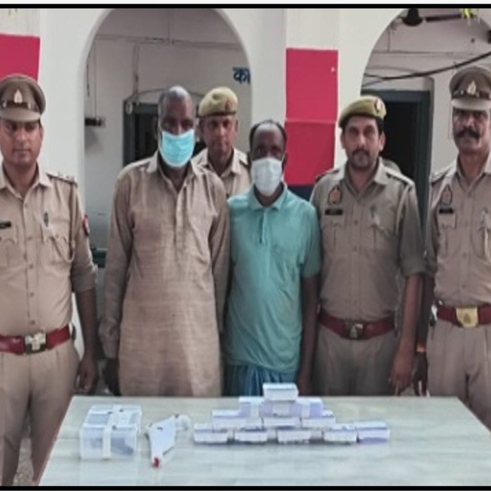 पुलिस पर फायरिंग कर भाग रहे दो शातिर चोर दबोचे:बिजनौर में मुठभेड़ के बाद गिरफ्तारी, चोरी के जेवर-नगदी और तमंचे बरामद