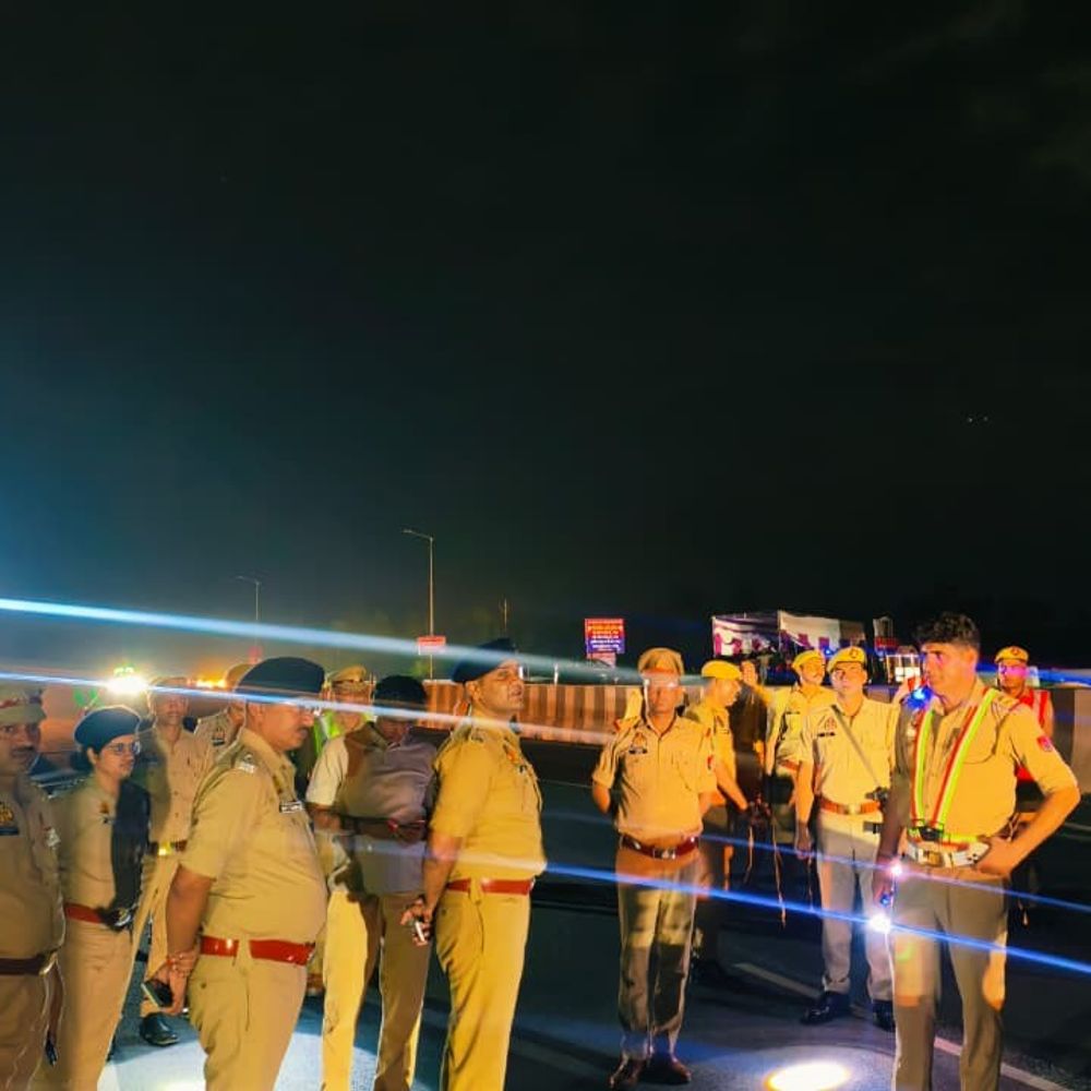 अमरोहा में कांवड़ियों के लिए हाईवे की एक लेन आरक्षित:दिल्ली-लखनऊ मार्ग पर बदला ट्रैफिक प्लान, भारी वाहन पहले से डायवर्ट
