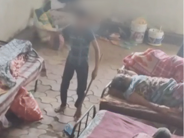 
                 बुजुर्ग बोले-नाबालिग ही नहीं, कर्मचारी भी करते थे मारपीट:पिटाई के वीडियो के बाद नया खुलासा, 3 बुजुर्गों का एमवाय में चल रहा इलाज 
            