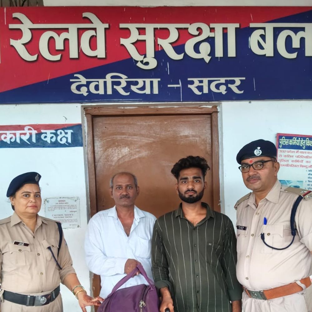 आरपीएफ ने ट्रेन में छूटे 7.5 लाख के जेवर लौटाए:देवरिया में नकदी से भरे दो ट्रॉली बैग यात्री को सकुशल वापस मिले