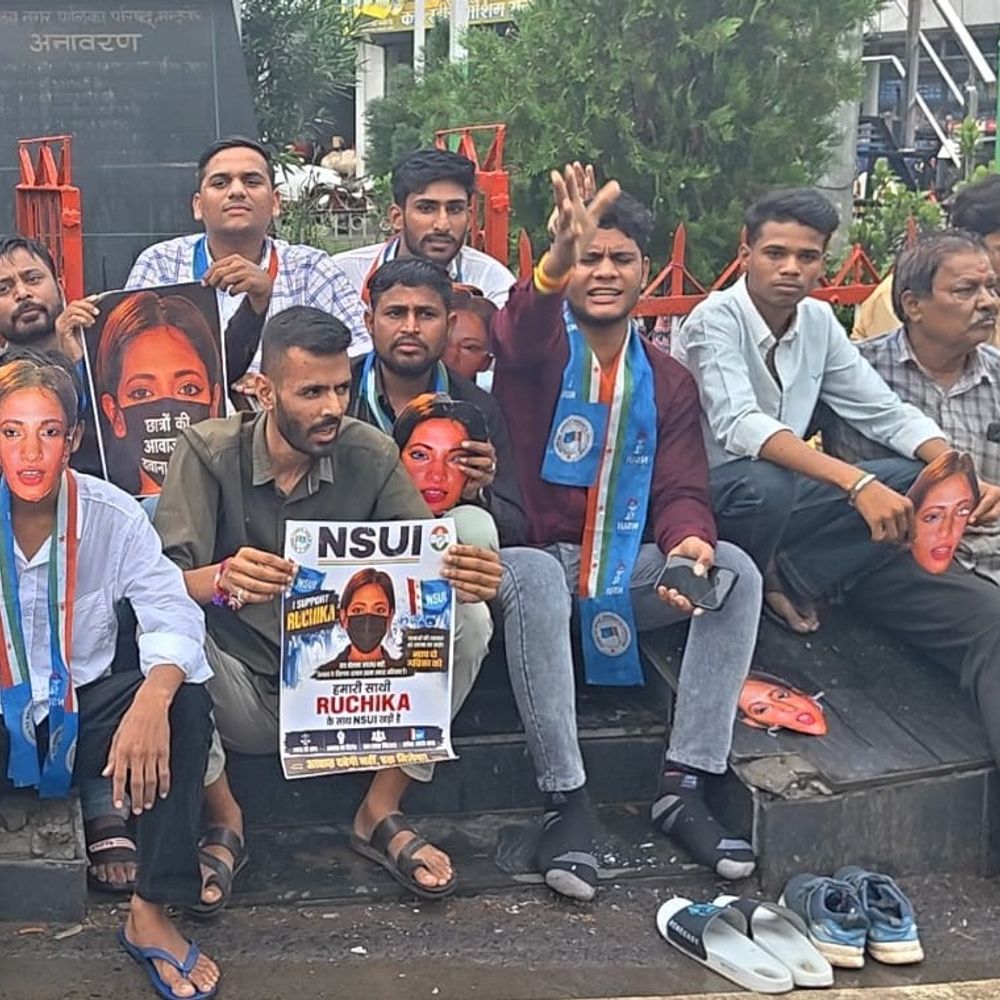 
                 रुचिका सिंह पर FIR के विरोध में NSUI का प्रदर्शन:संगठन ने कहा बयान का समर्थन नहीं, पर एकतरफा कार्रवाई गलत 
            