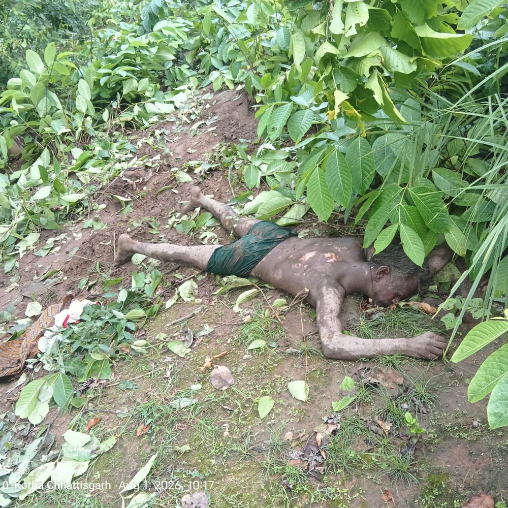 जंगल से लौट रहे किसान पर लोनर हाथी का हमला:कोरबा के बड़मार में हुई घटना,सूंड से पटककर पैरों तले कुचला, मौके पर मौत