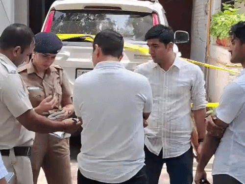 चंडीगढ़ में वकील ने महिला को गोली मारी:मकान का कब्जा लेने पहुंची थी, लाइसेंसी रिवॉल्वर से पुलिस के सामने फायरिंग