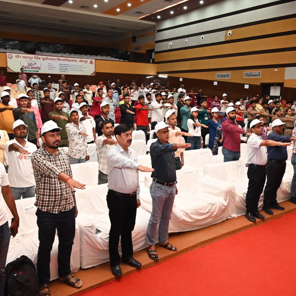 पूर्वांचल विश्वविद्यालय में 'नशा मुक्त युवा-विकसित भारत' अभियान शुरू:कुलपति प्रो. वंदना सिंह ने युवाओं को दिलाई नशा मुक्ति की शपथ