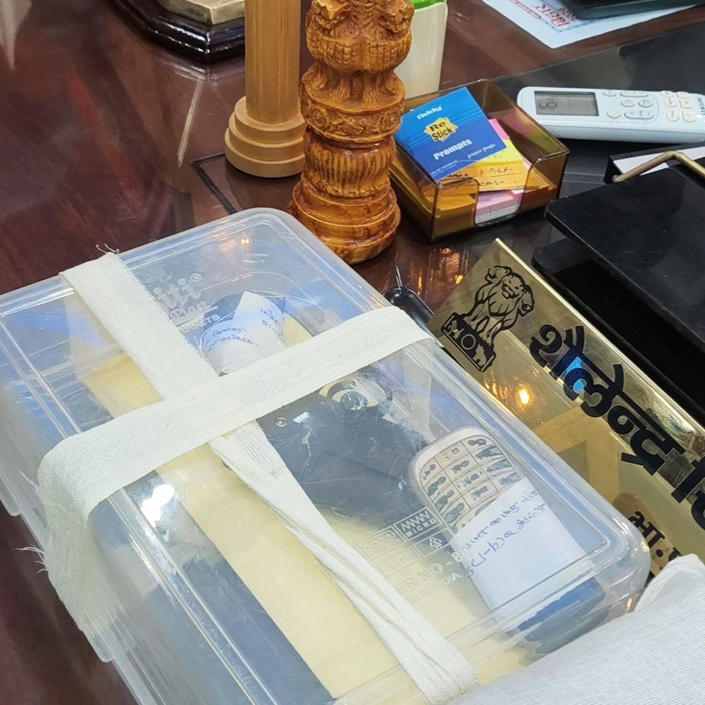 शिवहर में पिस्टल लहराकर फोटो वायरल करना पड़ा महंगा:पुलिस ने दबोचा; 2 मामलों में 3 अरेस्ट