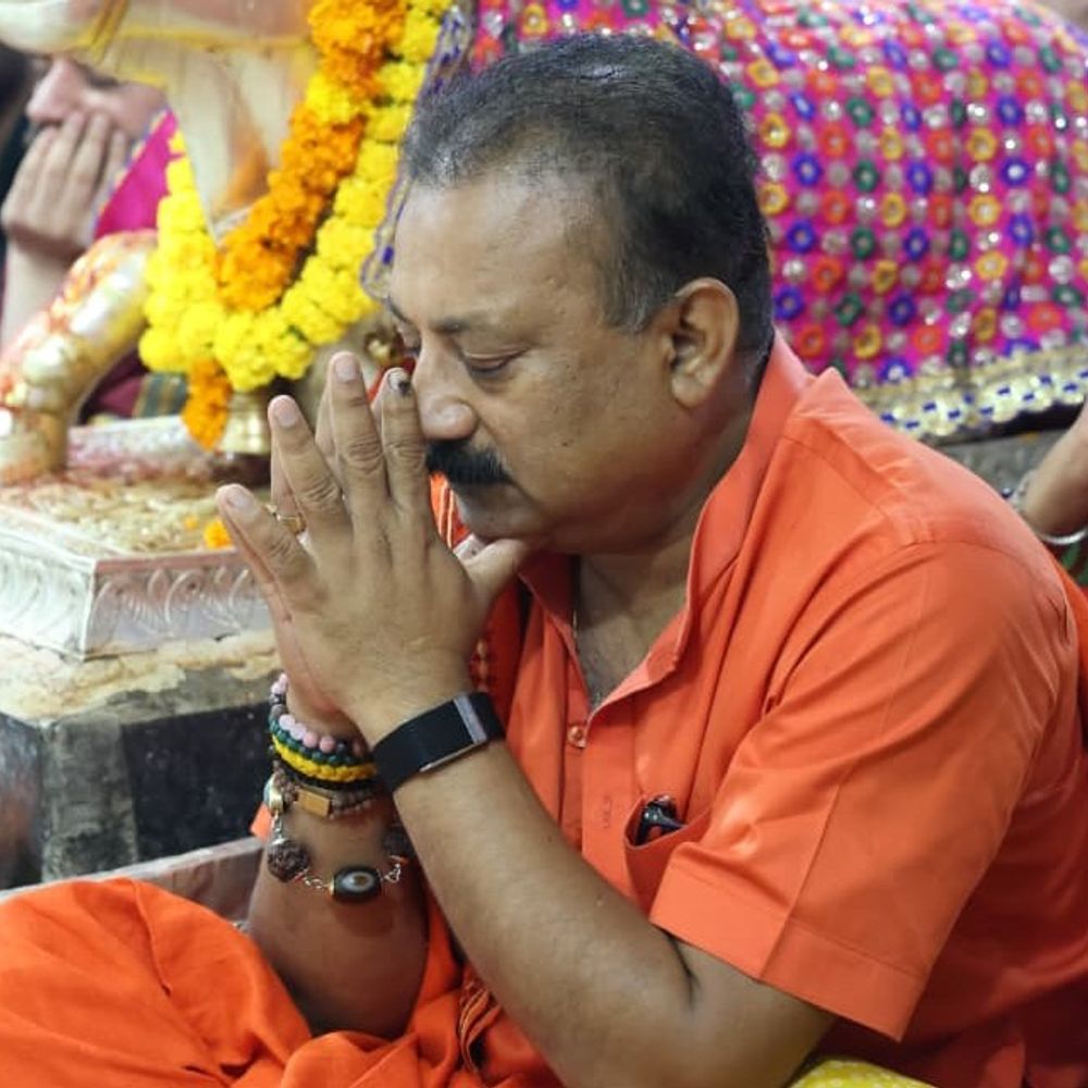 
                 बिहार सरकार के मंत्री चौधरी ने किए महाकाल के दर्शन:भगवा रंग में नजर आए, गांव में टैक्स मुद्दे पर विपक्ष पर निशाना साधा 
            