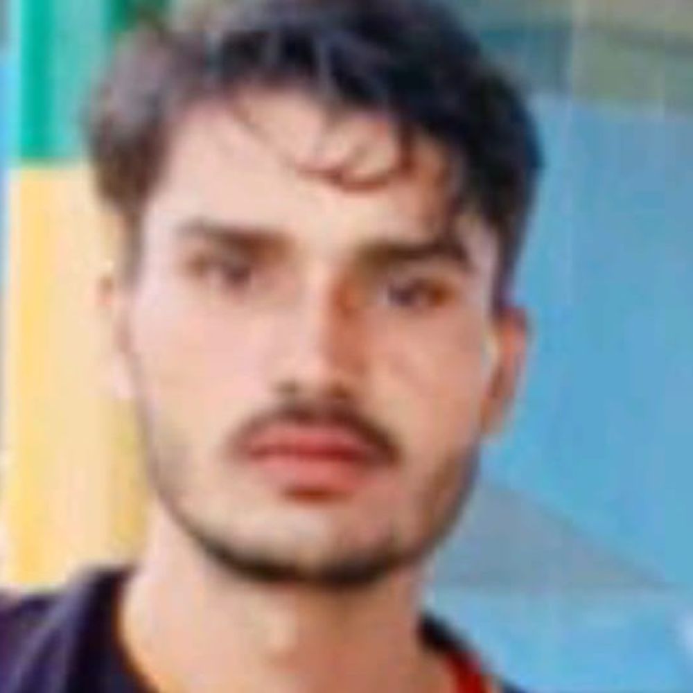 झांसी में युवक ने फांसी लगाकर की आत्महत्या:लाइट जाने पर माता-पिता बाहर सोए थे, मां की साड़ी से लगाया फंदा