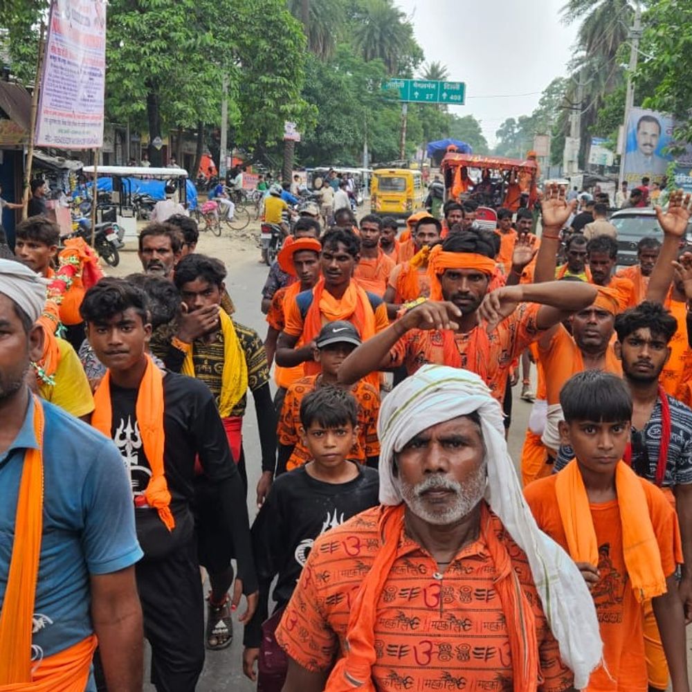 छोटी काशी की ओर उमड़ा शिवभक्तों का सैलाब:गोला गोकर्णनाथ पहुंच रहे कांवड़िए; 14 क्यूआरटी और 62 पीआरवी वाहन तैनात